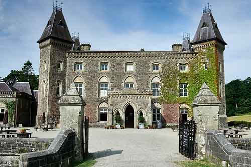 Dihirod Dyfed filmed at Glynhir mansion