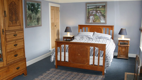 A double room at glynhir mansion llandeilo carmathen B&B Dihirod Dyfed filmed at Glynhir mansion